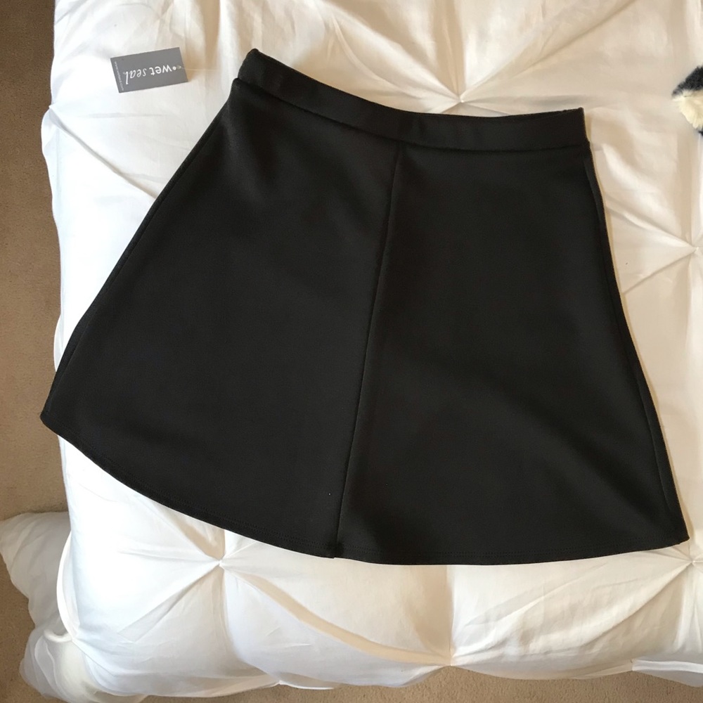 STILL HAS TAG Wet Seal Black Mini Skirt - Picture 2 of 4